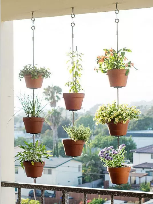 Növénydekoráció kis erkélyre