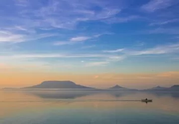 Különös jelenségek a magyar tavakban: vajon miért tartják a Balaton mélyét titokzatosnak?